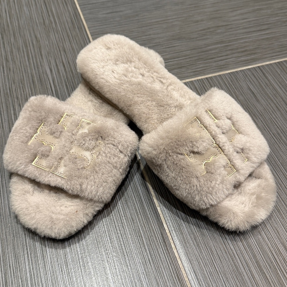 Fuzzy Cream Slippers